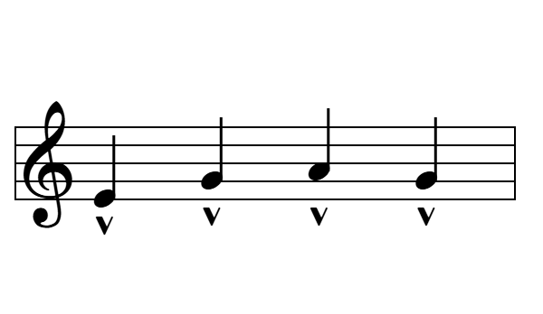 Cuatro notas con signo de marcato en el pentagrama